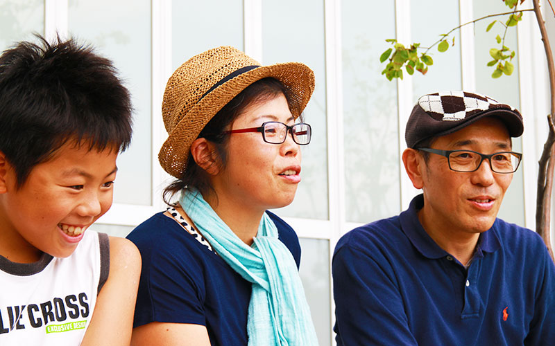 笑顔あふれる伊藤さんご一家