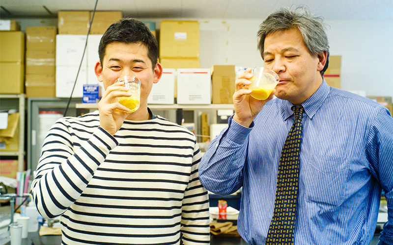 M記者と菅原教授が試飲!さて…お味は?