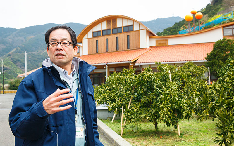 みかん研究所の研究内容についてはなす中田所長