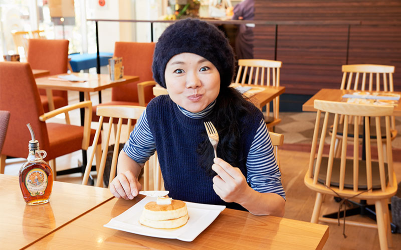 ひとくち食べて、嬉しい驚き顔のふじわらさん