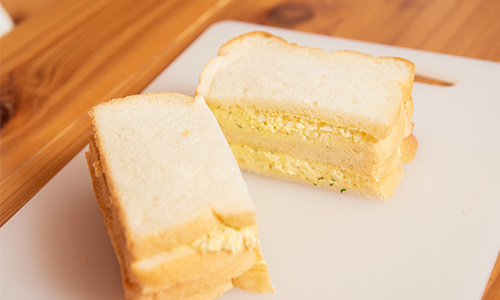 カットしたパンの断面