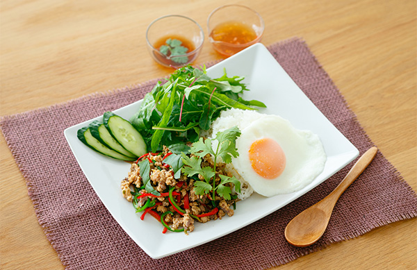 野菜もたっぷり食べられるガパオライスはご飯とまぜて食べるとおいしいですよ！